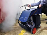 Máy rửa xe hơi nước nóng
