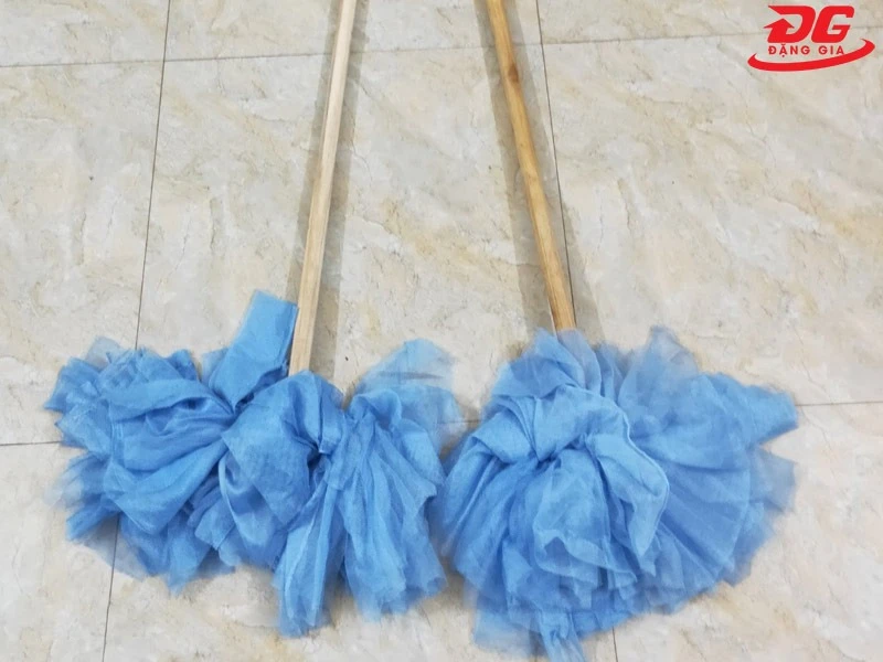 Cây lau nhà bằng vải mùng
