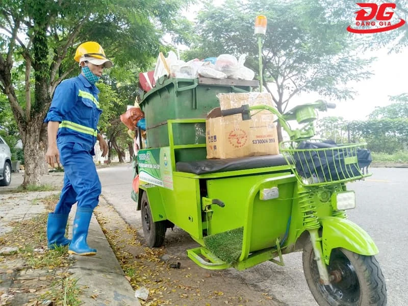 Xe điện thu gom rác thải được sử dụng rộng rãi tại các đô thị lớn