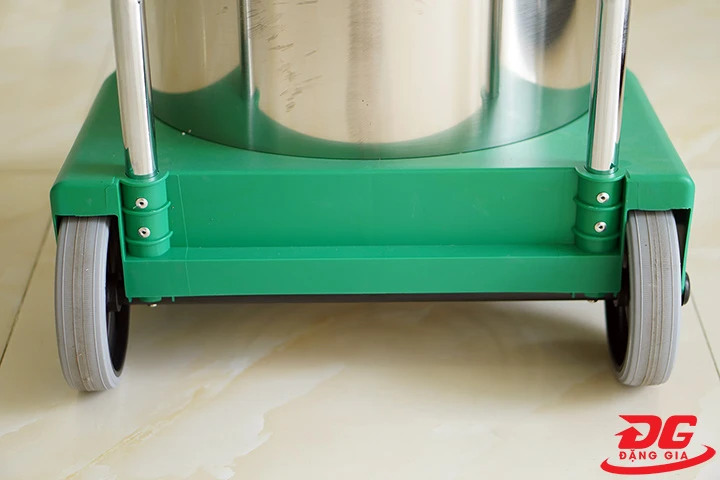 Bánh xe của máy hút bụi nhà xưởng công suất lớn Kumisai KMS 803