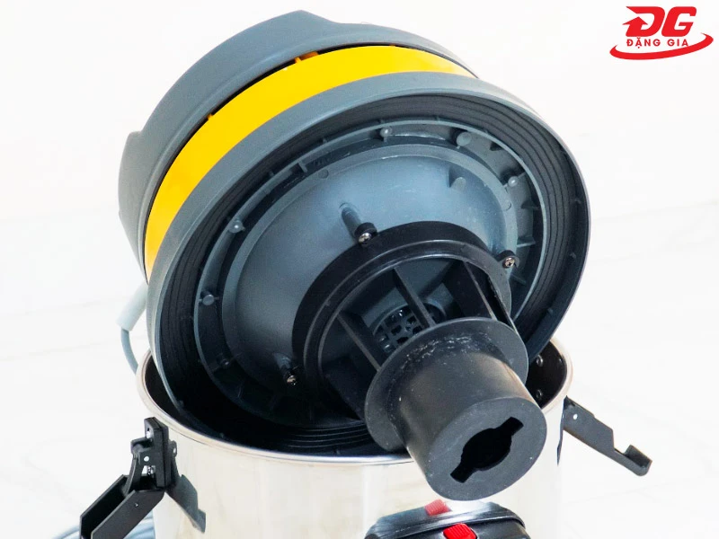 Đầu máy của máy hút bụi nhà xưởng Clean Tech CT 115