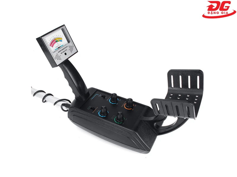 Các nút điều chỉnh và màn hình hiển thị thông số của máy rà tìm MD5006
