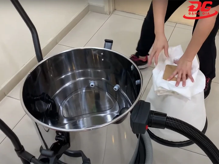 Thùng chứa máy hút bụi công nghiệp Typhoon 463 lớn