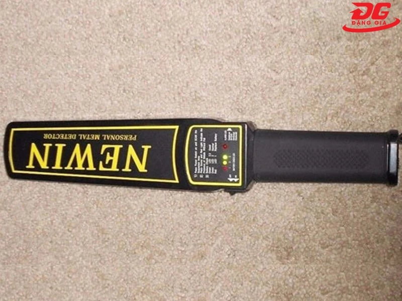 Máy dò kim loại cầm tay Newin M7 giá rẻ