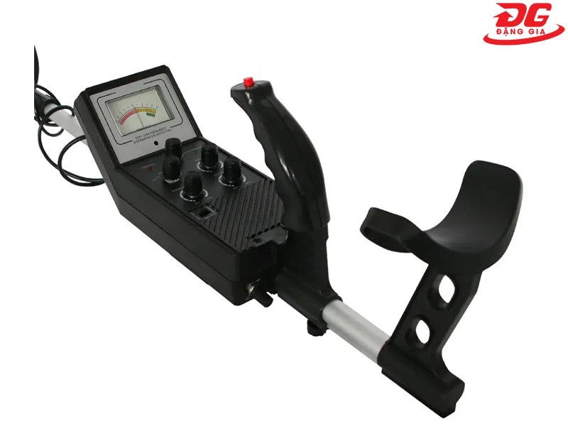 Nút điều chỉnh và màn hình hiển thị máy dò kim loại dưới lòng đất MD3006