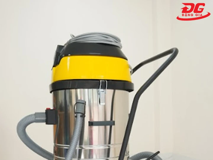 Tay đẩy máy hút bụi công nghiệp Kumisai 380T tiện dụng