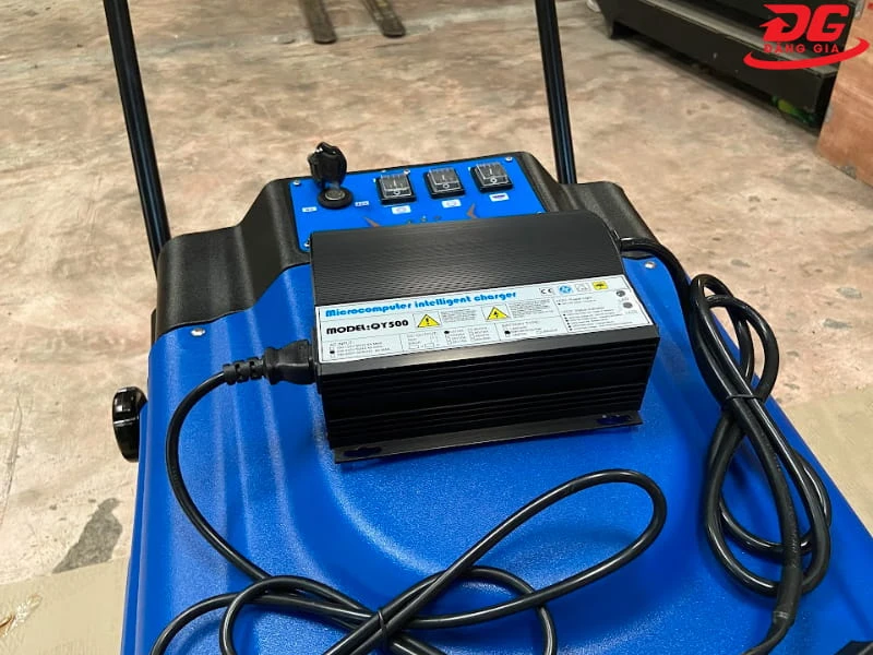 Xe quét rác chạy ắc quy Kumisai KMS 690