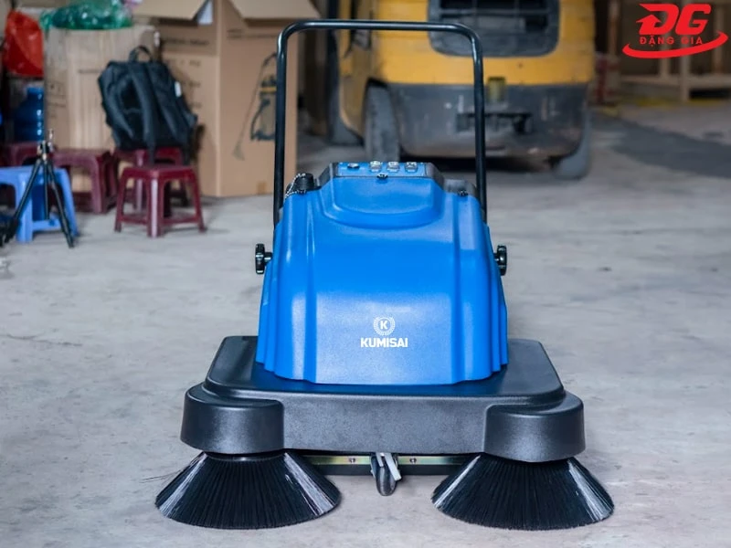 Xe quét đường chạy ắc quy Kumisai KMS 690 giá rẻ