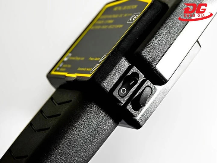 Công tắc bật tắt của máy dò kim loại Super Scanner MD 3003B1