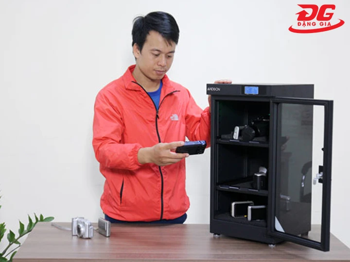khi nào nên sửa tủ chống ẩm