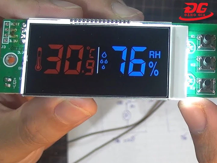 Các nút điều khiển bị liệt hoặc phản hồi chậm