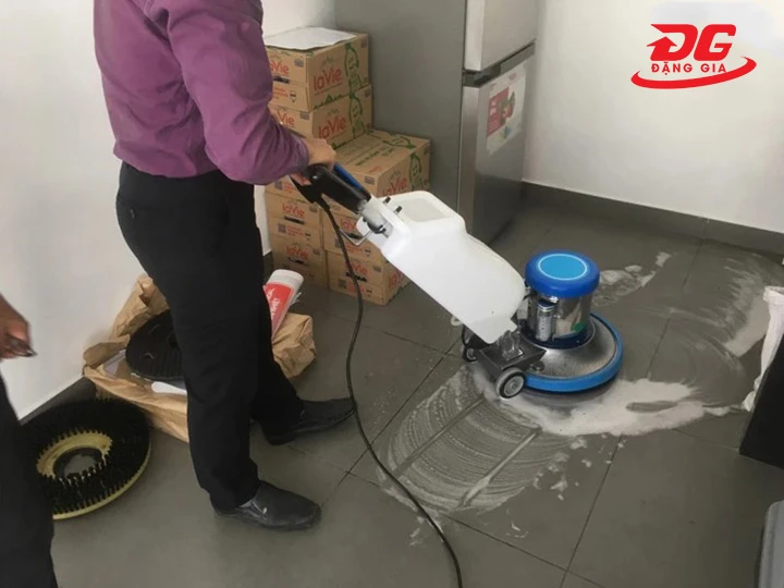 máy chà sàn đơn giúp tiết kiệm điện năng