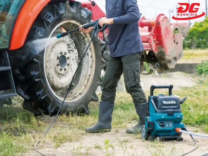 Máy rửa xe Makita mạnh mẽ