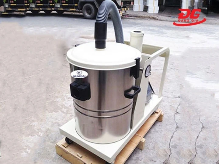 Máy hút bụi công nghiệp Kumisai KMS 220 vận hành êm
