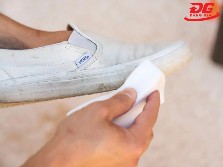  Cách giặt tay vệ sinh giày Vans hiệu quả