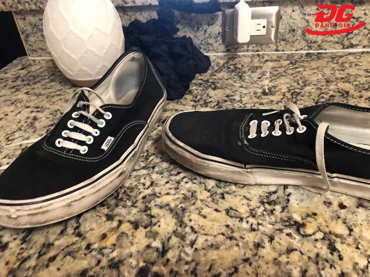 Dấu hiệu cần vệ sinh giày Vans