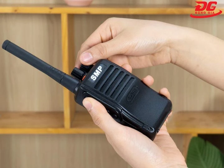Bật/tắt máy & điều chỉnh âm lượng