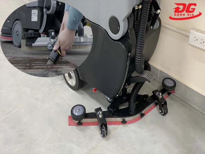 máy chà sàn pin thường kém hơn máy điện