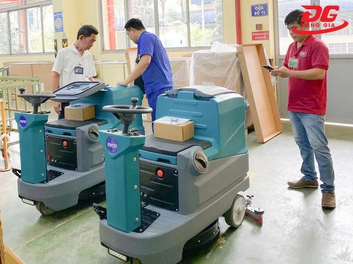 chọn máy chà sàn pin