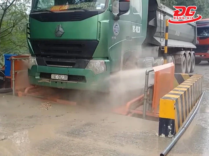 máy rửa xe công trình tự động