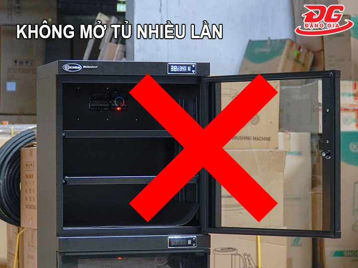 tránh mở tủ chống ẩm máy ảnh 500L nhiều lần