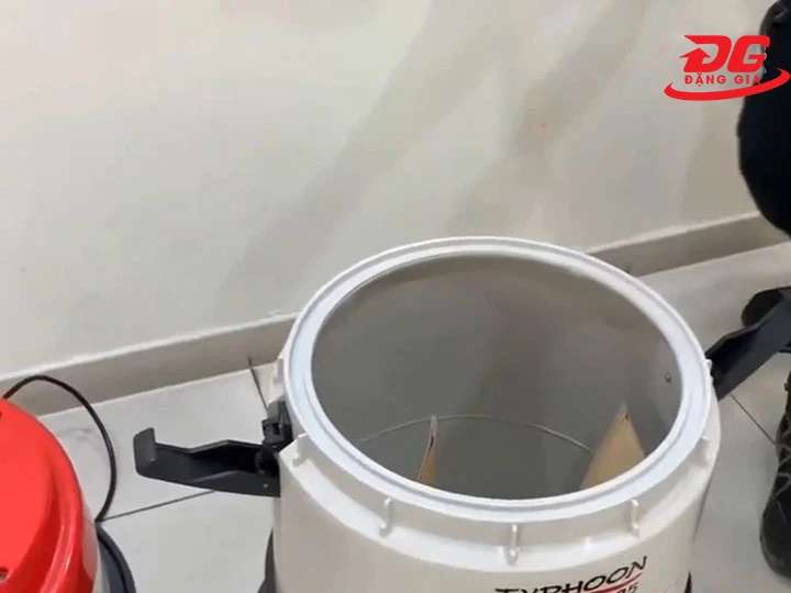Chọn dung tích máy hút bụi nhà xưởng Typhoon lớn