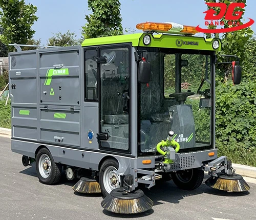 Xe quét rác ngồi lái Kumisai KMS25 4