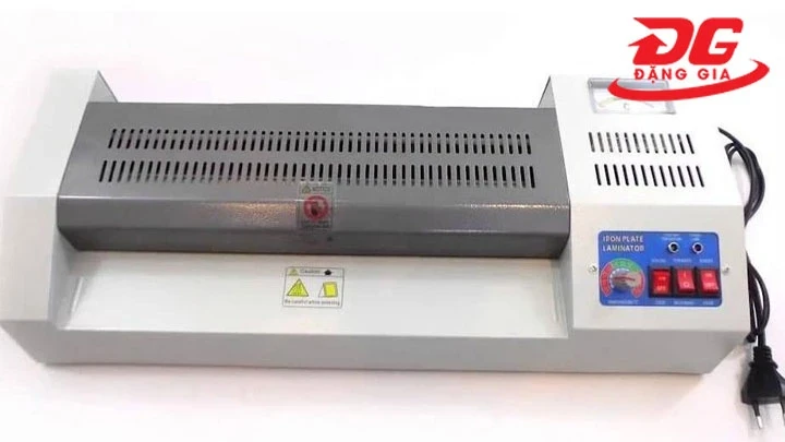 vệ sinh máy ép plastic định kỳ 