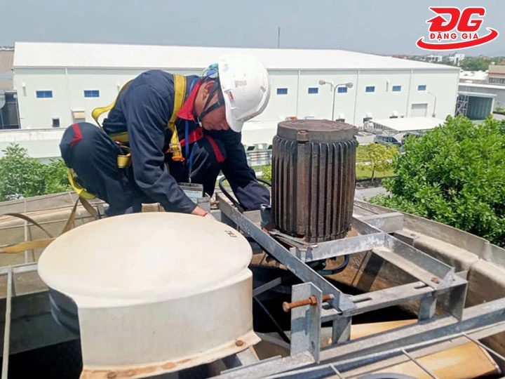 Bảo dưỡng tháp công nghiệp Liang Chi LBC-300RT