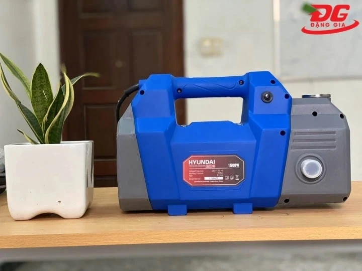Máy rửa xe áp lực Hàn Quốc Hyundai HRX815