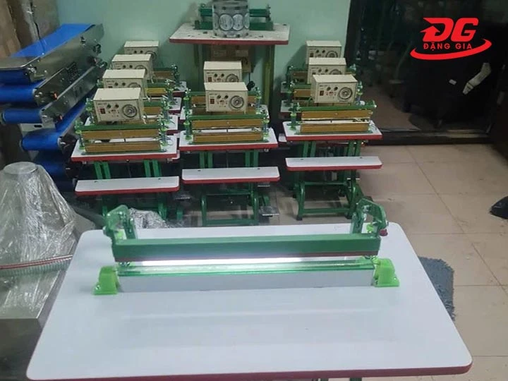 mua máy ép dẻo