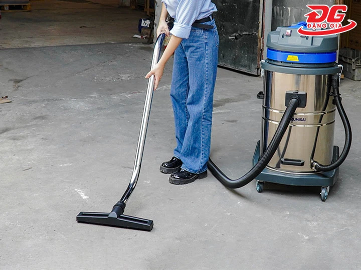 sử dụng bàn hút bụi máy hút bụi 30L - 80L