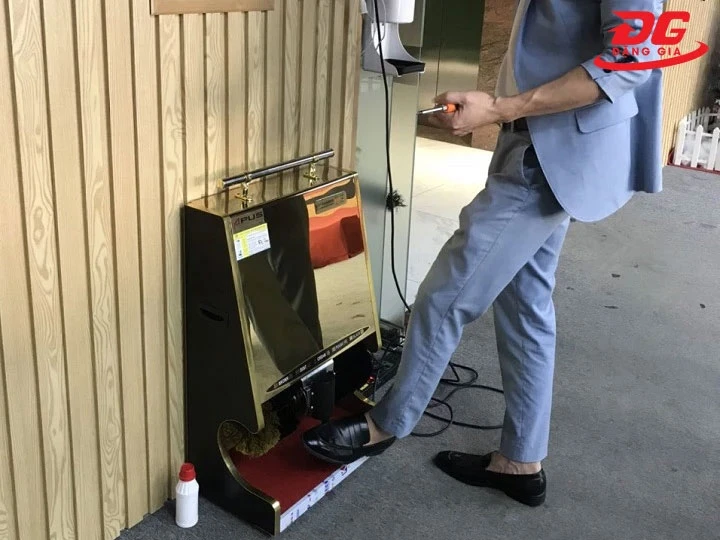 Máy đánh bóng giày tự động Brother Apus A2 Gold dễ dùng
