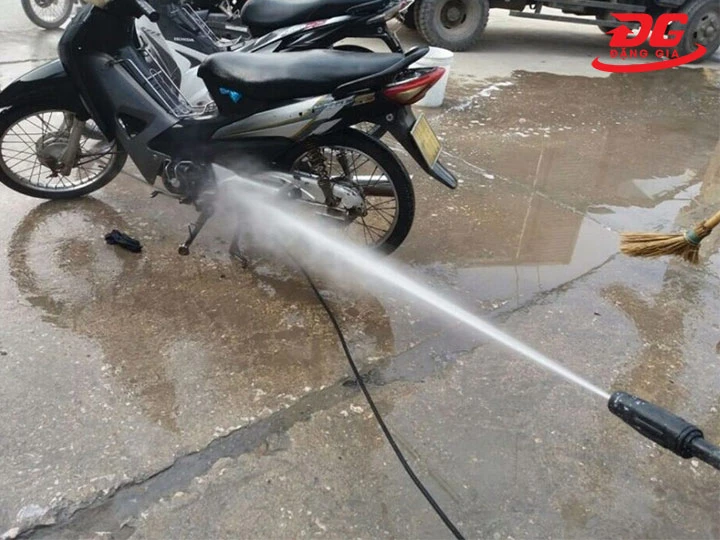 máy rửa xe Hantex xịt rửa tại nhà