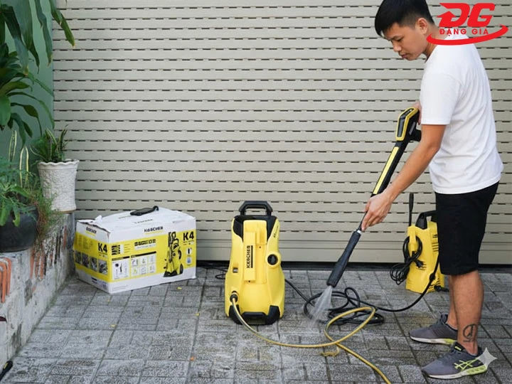 máy rửa xe Karcher K4 Power Control mạnh mẽ