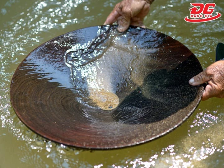 phương pháp đãi vàng bằng mâm