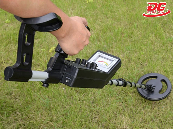 Sử dụng máy dò kim loại dưới đất