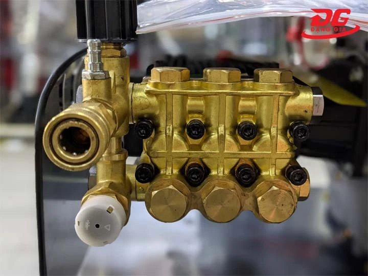 đầu bơm máy rửa xe dầu Diesel Lutian 18D35-10C