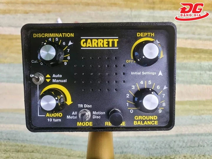 Bảng điều khiển của máy tìm kim loại Garrett Scorpion Gold A8