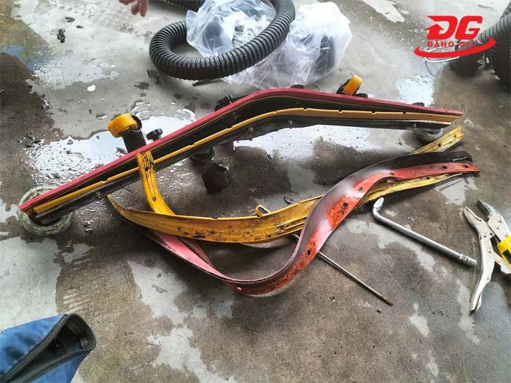 dấu hiệu Lá cao su hút nước cần thay
