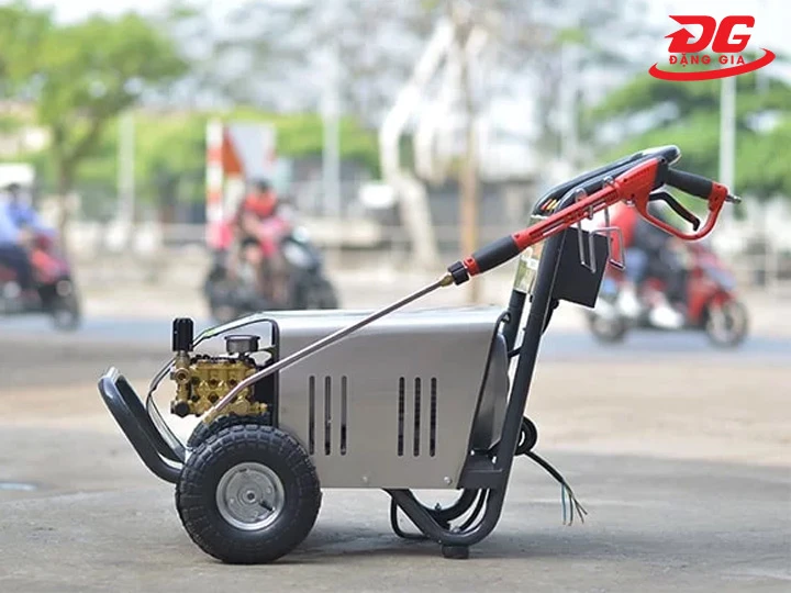 Máy rửa xe cao áp 3000PSI LUTIAN 5.5KW