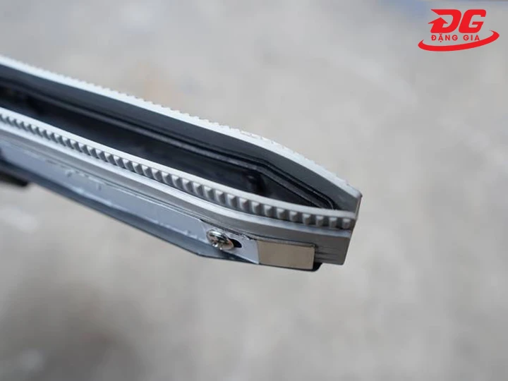 Thiết kế lưỡi gạt kép