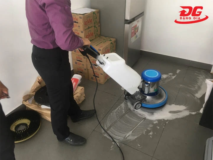 thuê máy chà sàn đơn