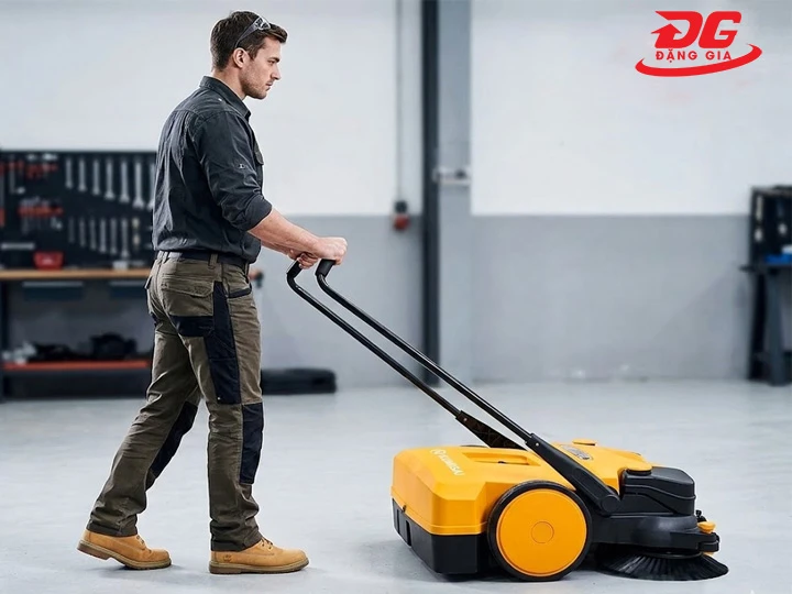 Cấu tạo xe quét rác chạy acquy Kumisai KMS 780E
