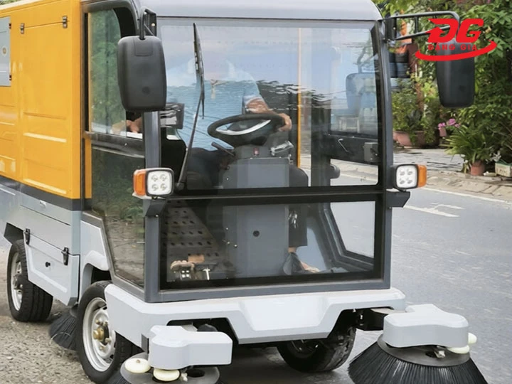 Thiết kế ngồi lái xe quét rác Kumisai KMS-S2000