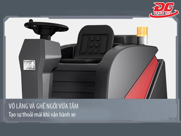 khoang lái của Kumisai KMS-GS1