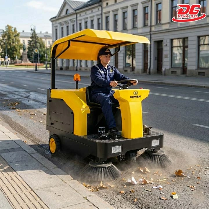 sử dụng xe quét rác ngồi lái Kumisai KMS 65