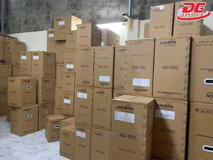 tủ chống ẩm được đóng gói kỹ