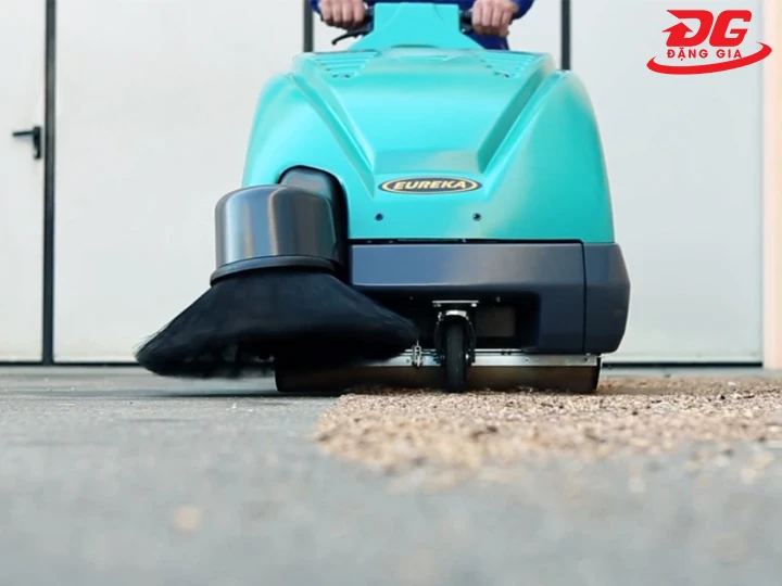 Chổi xe quét rác đẩy tay Kobra 550 EB