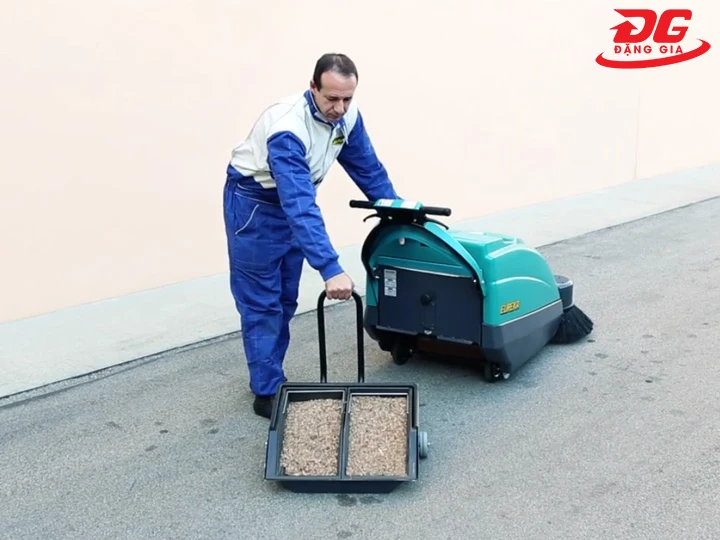 Thùng rác xe quét rác đẩy tay Kobra 550 EB